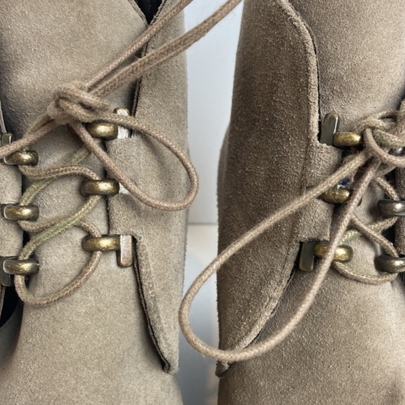 Stuart Weitzman Kalahari Hidden Wedge Suede Lace Up Boots Shoes Taupe Size 7 - Picture 6 of 8